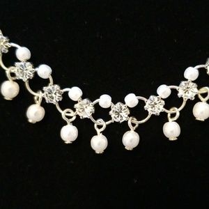 Choker with Pearl's and diamonds details
